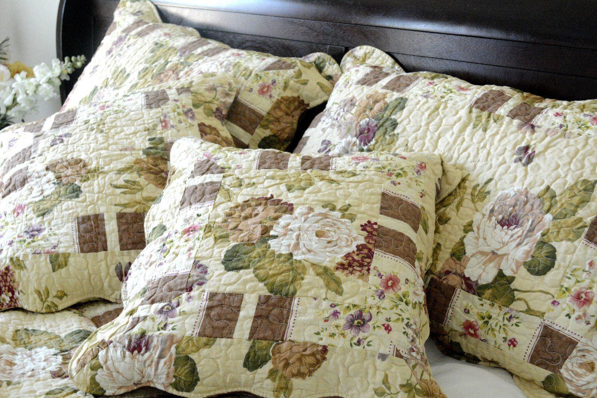DaDa Bedding Vintage Cottage Rose Garden Floral Ivory Yellow Cotton Scalloped Quilted Bedspread Set (DXJ103478)
