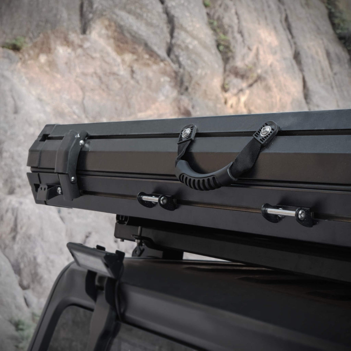 Trailora Altitude Heavy-Duty Hard-Shell Rooftop Tent With Ladder [2-3 Person] (SAK93120)